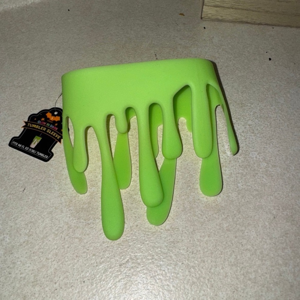 NWT Target Bullseye Playground Glow-In-The-Dark tumbler Sleeve - yes